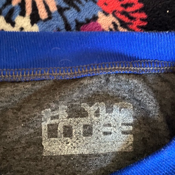 Under Armour University of Delaware TShirt - Picture 2 of 3